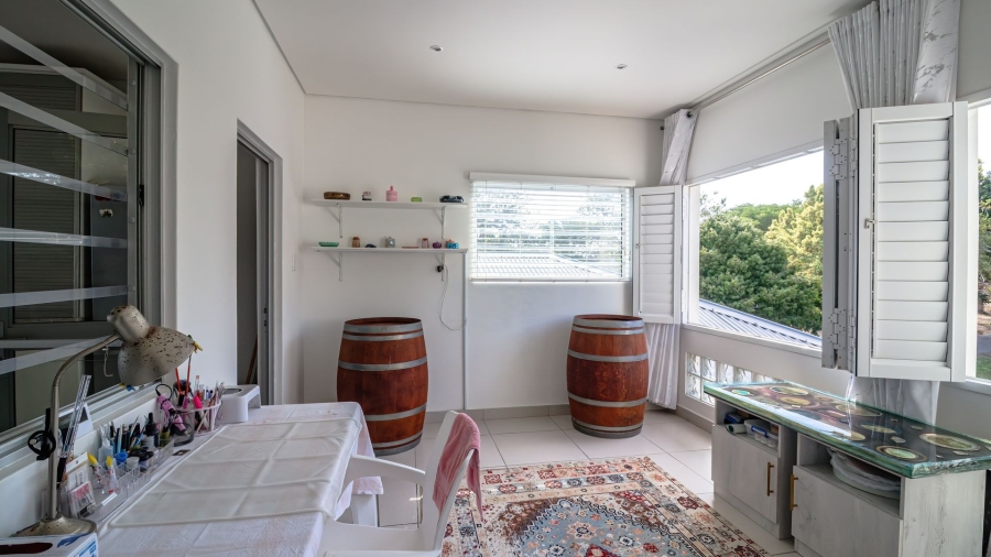 5 Bedroom Property for Sale in Sunrise On Sea Eastern Cape